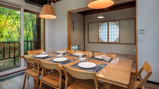 Chise Fukuro Chalet Dining area