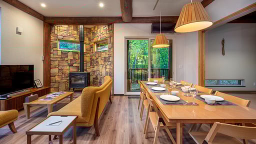 Chise Fukuro Chalet Dining area