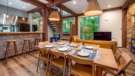 Chise Fukuro Chalet Dining area