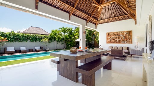 Chocolat Villas Dining area 2
