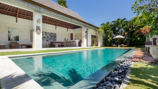 Chocolat Villas Swimming pool 2
