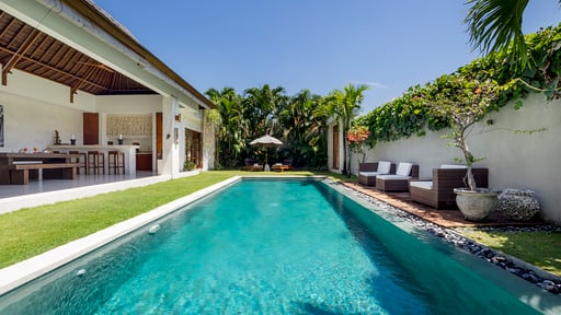 Chocolat Villas Swimming pool 2