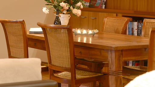 Clifftops Retreat Dining area