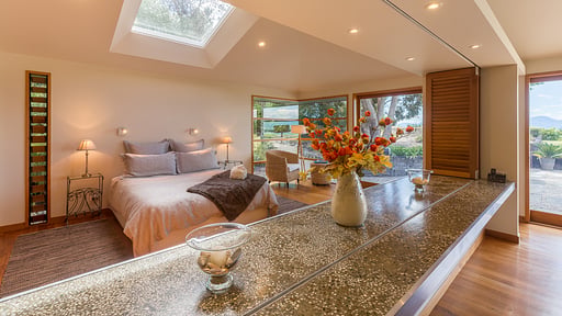 Clifftops Retreat Bedroom 1