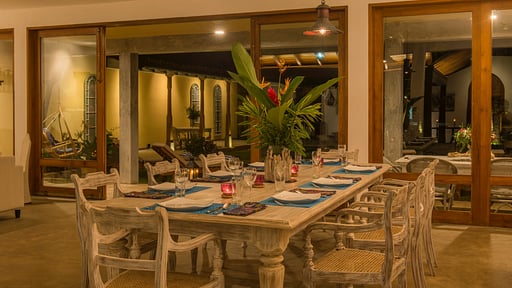 Cloisters Villa Dining area