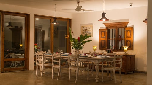 Cloisters Villa Dining area