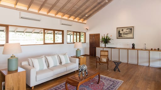 Cloisters Villa Living room 2