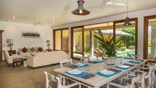 Cloisters Villa Dining area