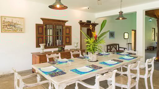 Cloisters Villa Dining area