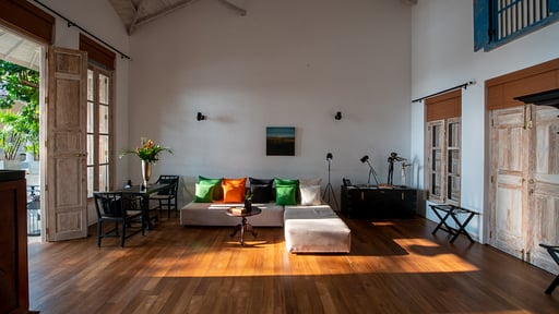 Colonial Mansion Salon