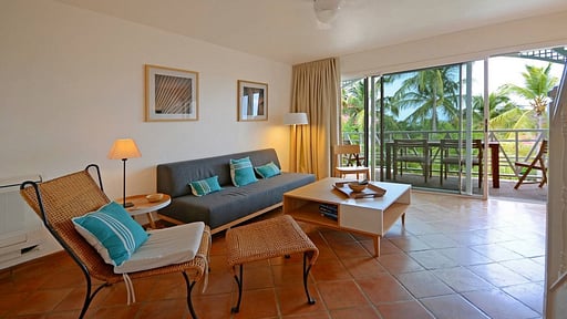 Colony Club Apartment Living room