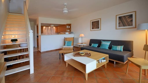 Colony Club Apartment Living room