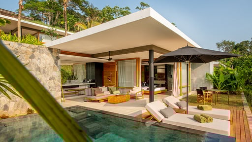 Contemporary Villa Piscina