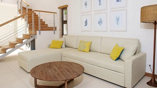 Coral Bay Beachfront Apartment Wohnbereich 1