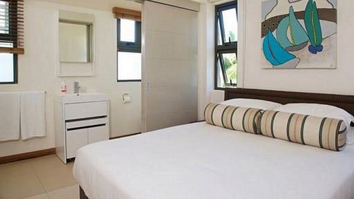 Coral Bay Beachfront Apartment Schlafzimmer 2