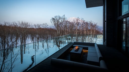 Corniche Hirafu Chalet Terrace/Veranda