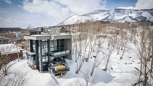 Corniche Hirafu Chalet Surroundings