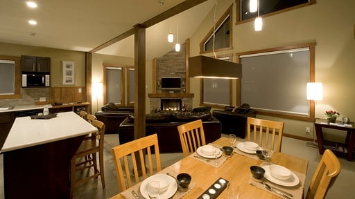 Creekside A Dining area