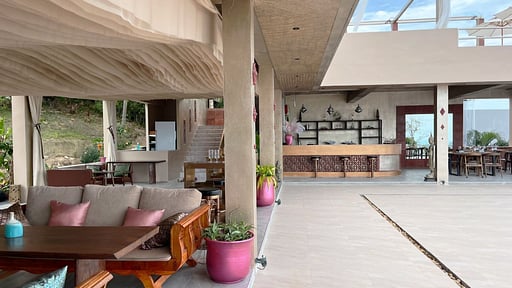 Crystal Y Villa Terrace/Veranda 2