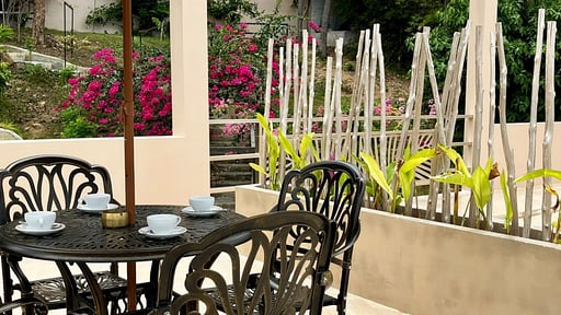 Crystal Y Villa Terrace/Veranda 2