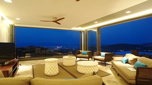 Crystal Y Villa Living room 1