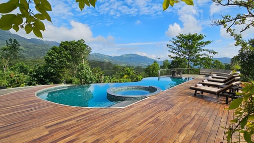 Dendrobium House Swimming pool