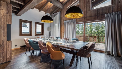 Chalet Divinity Dining area