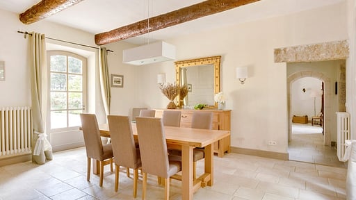 Domaine Art et Vin Dining area