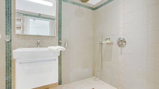 Domaine Art et Vin Bedroom 1