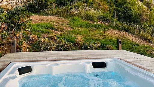 Domaine de Canaille Jacuzzi
