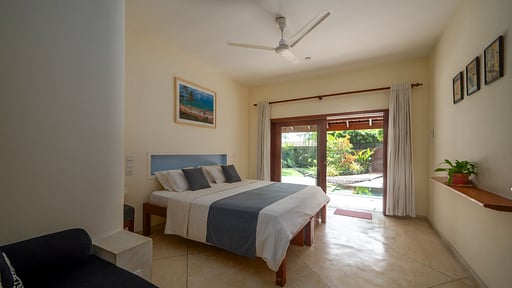 Ebb Jungalow Schlafzimmer 1