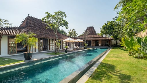 Eccica Villa Swimming pool
