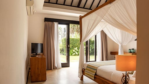 Echo Beach Duo Villa Enam Bedroom 5