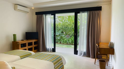 Echo Beach Duo Villa Enam Bedroom 6