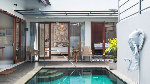 Elephant Villas Estate Swimming pool 2