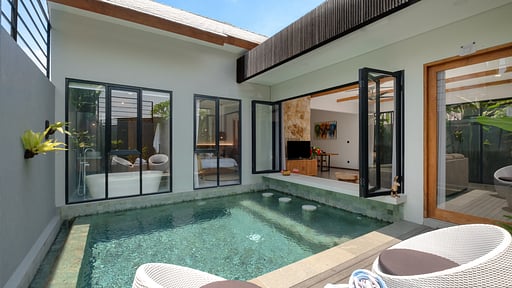 Elephant Villas Estate Swimming pool 1