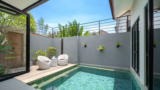 Elephant Villas Estate Swimming pool 1