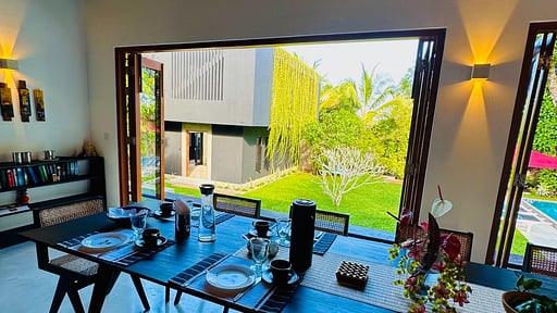 Ellies House Dining area