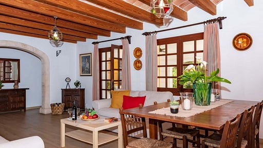 ELS GORGS PETIT Dining area