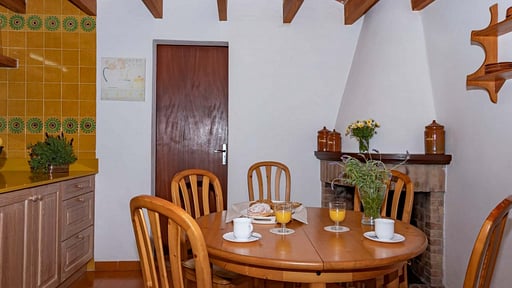 ELS GORGS PETIT Dining area 1