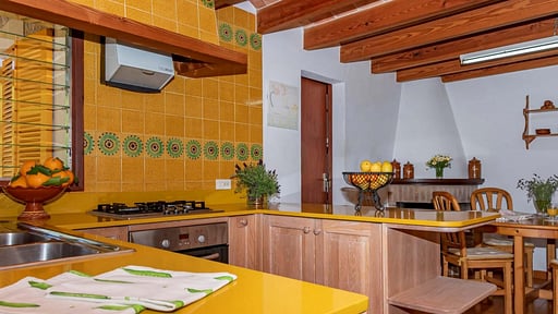 ELS GORGS PETIT Kitchen