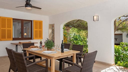 ELS GORGS PETIT Dining area