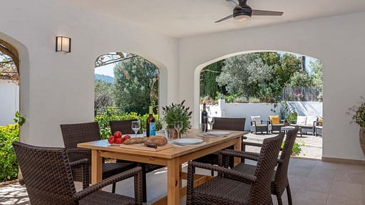 ELS GORGS PETIT Dining area