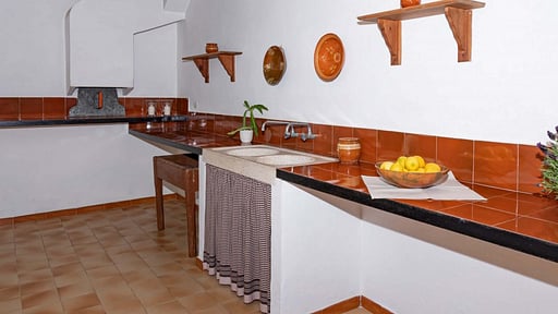 ELS GORGS PETIT Kitchen