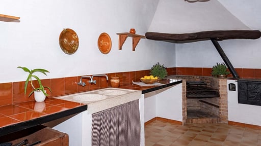 ELS GORGS PETIT Kitchen