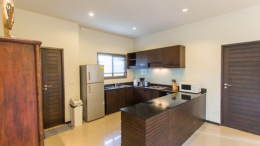 Emerald Villa Kitchen