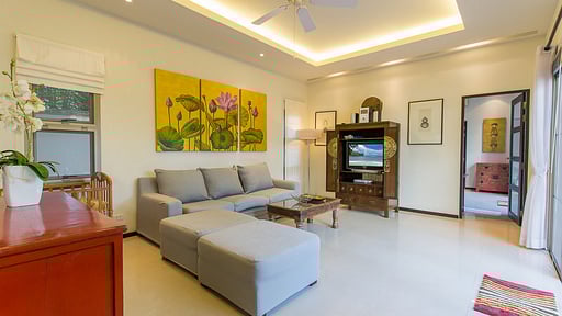 Emerald Villa Living room