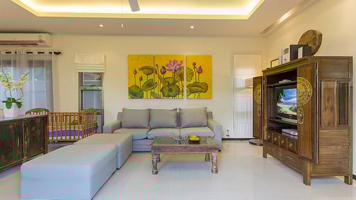 Emerald Villa Living room