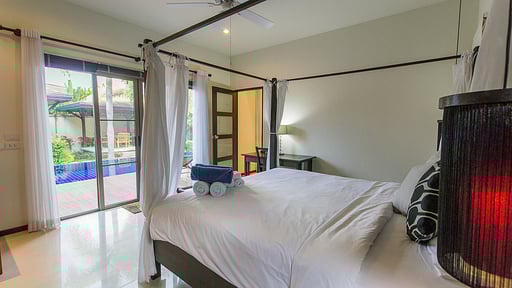 Emerald Villa Bedroom 1