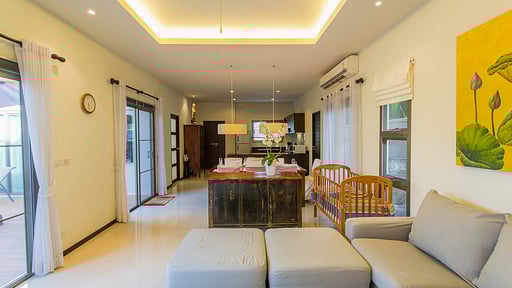 Emerald Villa Living room